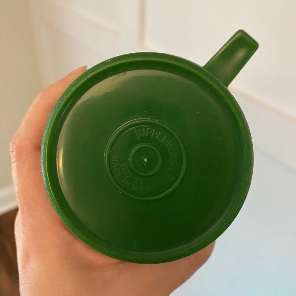 Set of 3 Green Tupperware Plastic Travel Mug With Lid and‎ two plates